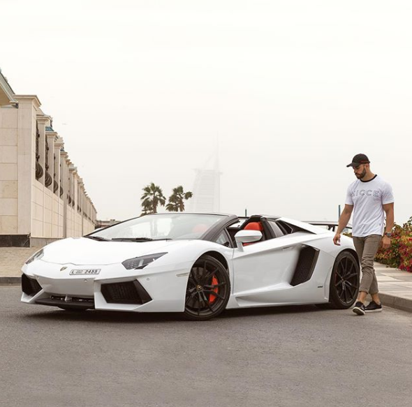 Thông tin tuyển trợ lý của Matthew Lepre đã ngay lập tức gây ngỡ ngàng cho nhiều người. Nhiều cư dân mạng quốc tế đã rất tò mò, quan tâm về một công việc hấp dẫn với mức lương siêu "khủng", đồng thời họ cũng thắc mắc Matthew Lepre có tiềm lực kinh tến và khả năng đặc biệt gì mà có thể tuyển trợ lý với thù lao cao như vậy.