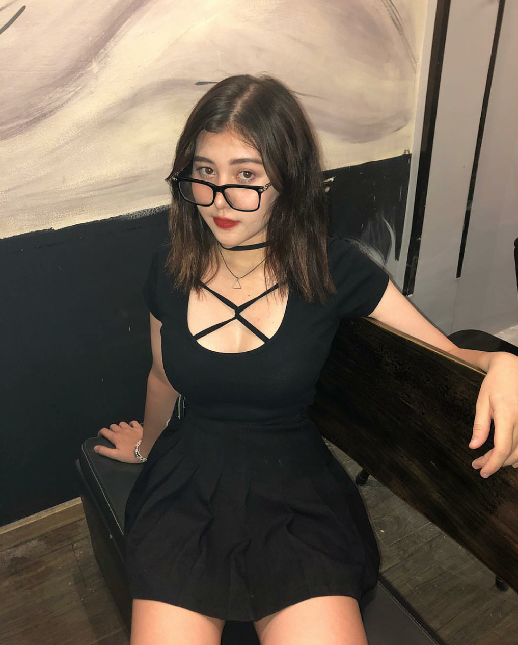 Được một fanpage nổi tiếng đăng ảnh, số lượng người theo dõi Wilson Nhật Anh vì thế cũng tăng vọt. Tuy nhiên, việc được khen là có khuôn mặt "giống Maria Ozawa" cũng đem lại cho cô gái trẻ rất nhiều phiền toái.