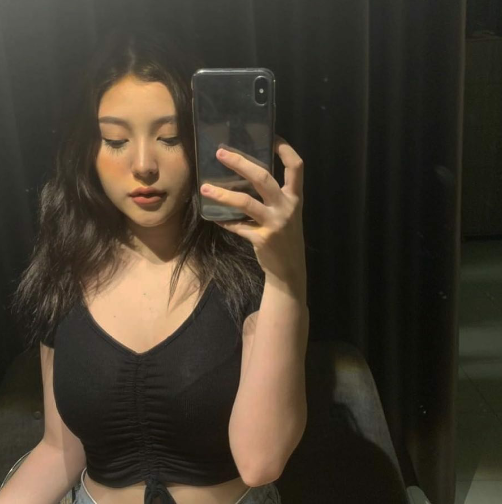 Về những phản ứng của dân mạng về việc ăn mặc rất táo bạo của mình, Wilson Nhật Anh cho biết cô đề cao sự thoải mái, những khi "hở hơi quá" đều được mẹ nhắc nhở, yêu cầu chọn lại nhưng cũng không quá khắt khe, gay gắt. Hiện tại ngoài việc học, làm mẫu ảnh, Wilson Nhật Anh còn kinh doanh mỹ phẩm ở Sài Gòn. Ảnh trong bài: Instagram nhân vật.