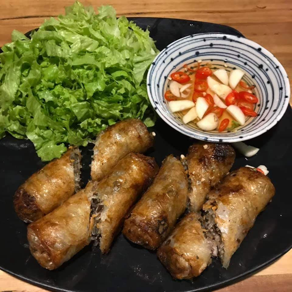 ... hay món nem rán truyền thống của Việt Nam.