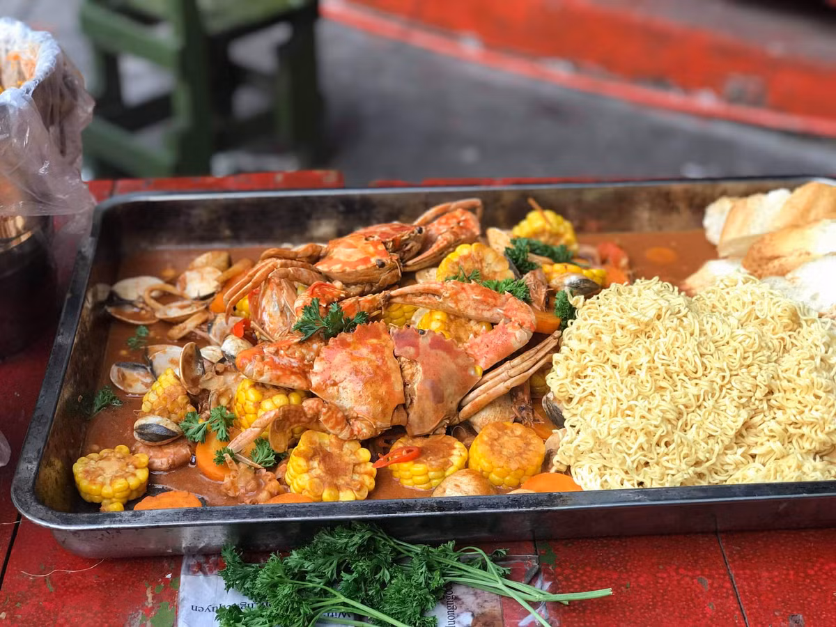 Vị chua cay với hương thông nồng nức mũi dù ở khoảng cách xa cũng có thể quyến rũ thực khách đến gần chính là nét đặc trưng của các món ăn có xuất xứ từ Thái Lan.