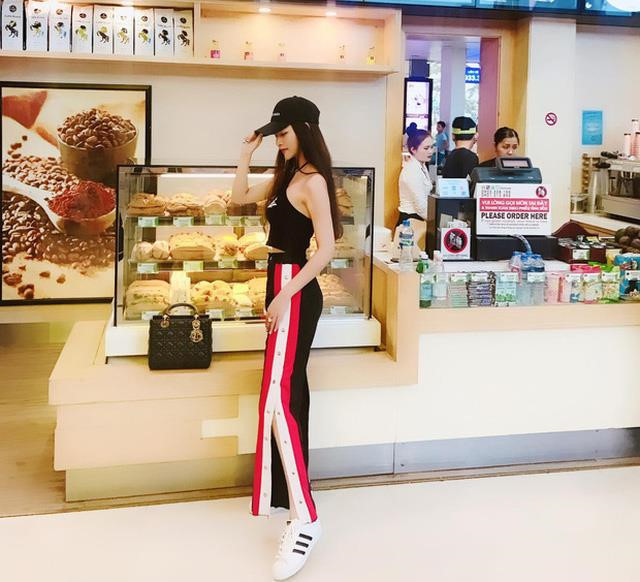 Yến muốn được mọi người nhắc tới là cô gái xinh đẹp, năng động và giỏi giang. Bản thân 10X đang cố gắng đạt được điều đó.