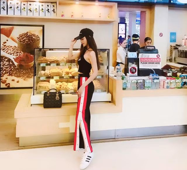 Yến muốn được mọi người nhắc tới là cô gái xinh đẹp, năng động và giỏi giang. Bản thân 10X đang cố gắng đạt được điều đó.