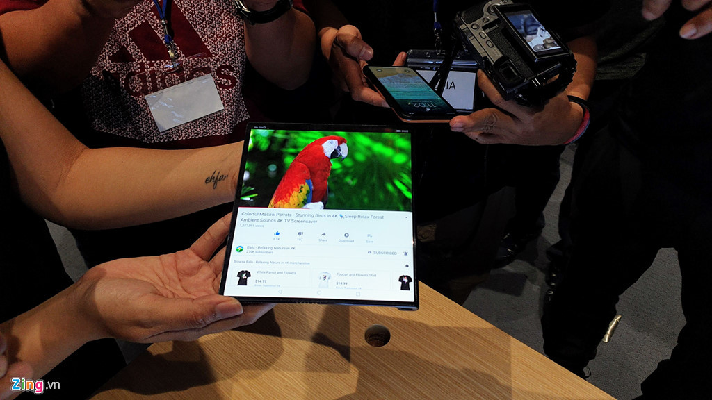 Tuy nhiên khi xem YouTube, ứng dụng này vẫn chưa thể hiện thị hết màn hình. Huawei cho biết, hãng sẽ hợp tác với các ứng dụng bên thứ 3 để điều chỉnh theo kích thước màn hình của model này.