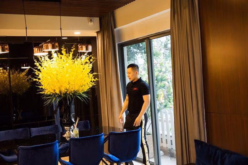 Căn nhà nằm trong khu chung cư cao cấp này có giá nửa triệu USD (khoảng 12 tỷ VND). Đây cũng là không gian đầu tiên mà “ông trùm chân dài” tự tay chuẩn bị, thiết kế và trang trí mọi thứ trong nhà.