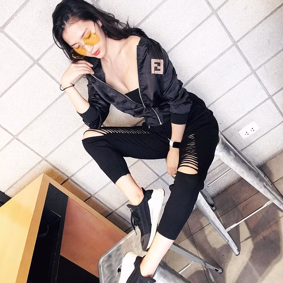 Nhờ tất cả những điều trên mà đến nay, Nguyễn Trang có được một thân hình "đốt mắt" phái mạnh và sức khỏe, độ dẻo dai đáng nể. Kết hợp với lợi thế chiều cao 1m70, Nguyễn Trang luôn tự tin khi tạo mẫu chụp ảnh và khiến nhiều bà mẹ khác phải trầm trồ, ghen tị.