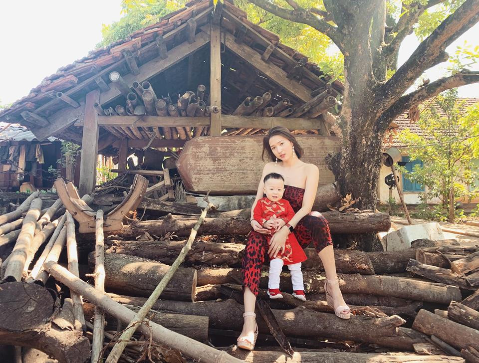 Ngoài tập gym chuyên nghiệp, tạo ra nguồn cảm hứng cho nhiều bạn trẻ có mong muốn sở hữu một thân hình đẹp, Nguyễn Trang còn kinh doanh quần áo, đồ tập gym và có một shop online rất nổi tiếng. Những bức ảnh quảng cáo sản phẩm của shop đều được chính Nguyễn Trang làm mẫu. Rất nhiều chàng trai trẻ đã chết mê thân hình của cô gái 9X.