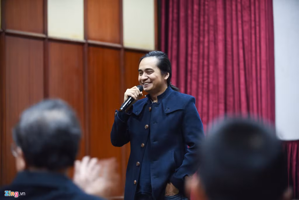 Guitarist Trần Tuấn Hùng, người đi cùng Trần Lập từ những ngày đầu tiên chia sẻ: “Việc ra mắt tác phẩm mang nhiều ý nghĩa hơn là một bài hát, nó đánh dấu một hành trình, một hướng đi mới cho ban nhạc. Nếu muốn tồn tại, Bức Tường cần phải sáng tạo, cần phải đổi mới”.