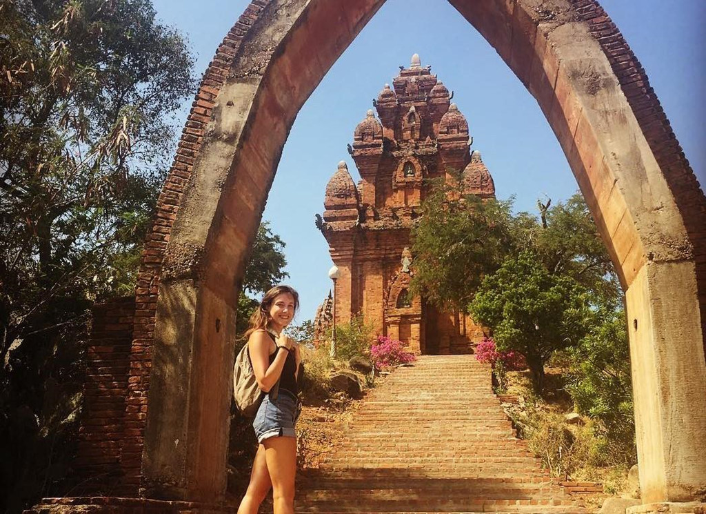 Tháp Pô Klong Garai (Ninh Thuận): Ninh Thuận nổi tiếng với những ngôi tháp Chăm độc đáo, cổ xưa, là địa điểm lên hình ấn tượng. Trong đó, tháp Pô Klong Garai hơn 800 tuổi là chốn check-in ưa chuộng được nhiều bạn trẻ ghé thăm. Ảnh: Hannavollan.