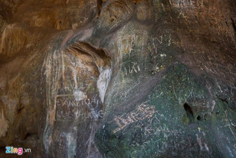 Chùa Bích Động (Ninh Bình): Được mệnh danh là "Nam thiên đệ nhị động" (tức động đẹp thứ nhì của trời Nam), Bích Động là ngôi chùa cổ độc đáo ở Ninh Bình. Với địa thế tuyệt đẹp, nơi đây cũng là điểm check-in, sống ảo không thể bỏ qua của các tín đồ nhiếp ảnh.