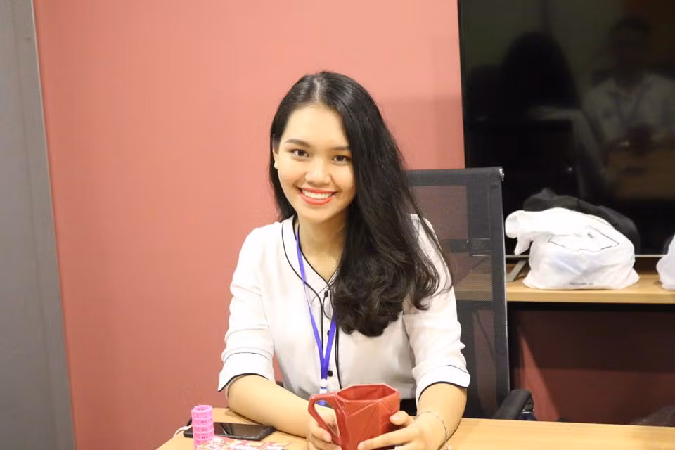 Linh Chi sở hữu gương mặt xinh đẹp khả ái.