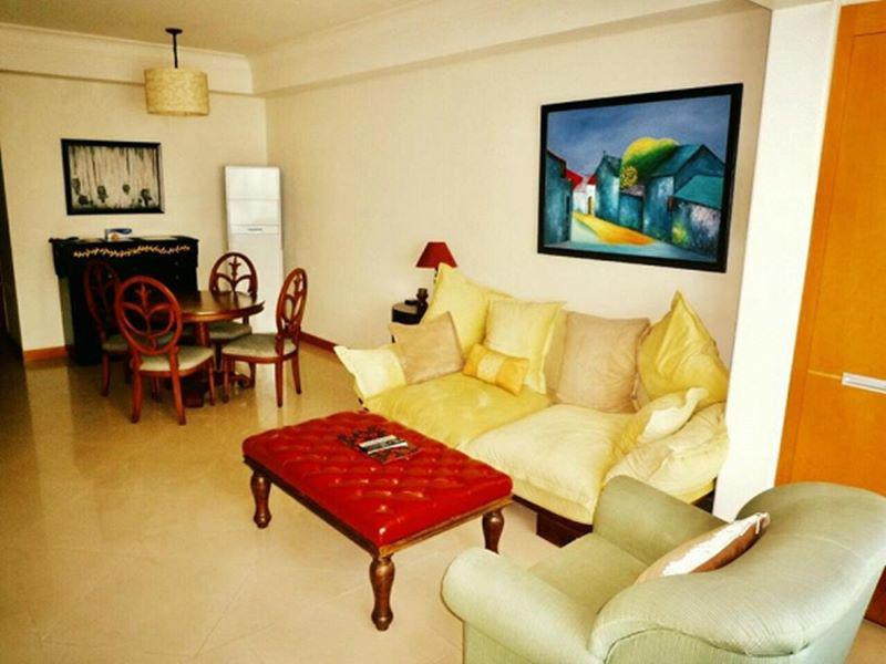 Căn hộ này nằm ở phía rìa Sài Gòn và có 3 phòng ngủ, 2 phòng tắm.