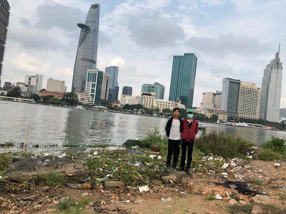 Đoàn Hoàng chia sẻ về việc làm của mình: "Khi tình cờ đọc được trào lưu này trên FunfactVietNam, mà chưa thấy về Việt Nam, thế là trong một phút giây bất chợt mình quyết định thực hiện. Nước ngoài có thì Việt Nam tại sao lại không nhỉ? Trên đường đi mình cũng để ý một số chỗ có rác nhưng mà mình thấy Cầu Ông Cậy là thích hợp. Đơn giản là nơi đây có view đẹp, dọn gần nhà cũng được nhưng mà dọn tại đây sẽ giúp nhiều người tận hưởng thành quả của mình hơn".