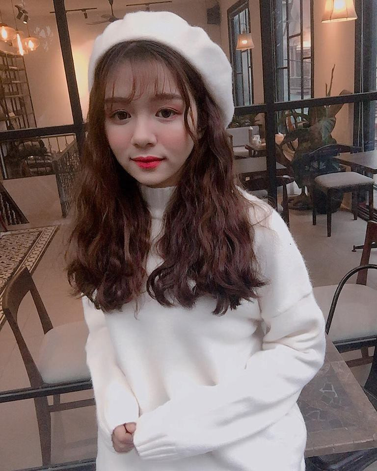 Có lẽ do quá mệt nên Đào Linh Chi đã ngủ gật trong lúc đang thực tập ở bệnh viên và một người bạn đã chụp lại khoảnh khắc này. Cảm thấy thú vị, Linh Chi tự chia sẻ bức ảnh này lên trang cá nhân và nó cũng nhận được gần 2000 lượt thích.