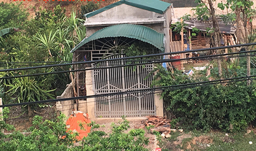 Sau khi bố mất, mẹ chuyển vào TP Điện Biên Phủ ở với các anh chị, Bùi Văn Công được thừa kế khu đất khá rộng. Anh ta bán đất được 800 triệu, xây một căn nhà và mua một chiếc xe tải nhỏ để chạy thuê kiếm sống và lấy tiền sử dụng ma túy. Ảnh: BVPL