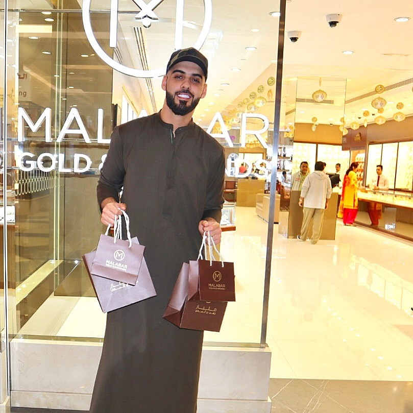 Bất ngờ nổi tiếng và được rất nhiều cô gái hâm mộ, bản thân Omar cũng rất ngạc nhiên. Sau khi trở về nhà, Omar dường như "choáng váng" khi đọc những thông tin, bài viết về mình cùng 2 người bạn đi cùng. Sau giai đoạn này, tên tuổi Omar càng nhanh chóng phổ biến, đi đến đâu anh cũng được săn đón. Mọi thông tin về cuộc sống đời thường, chuyện tình cảm riêng tư của Omar đều trở nên "đắt giá" khi được đem lên mạng bình luận.