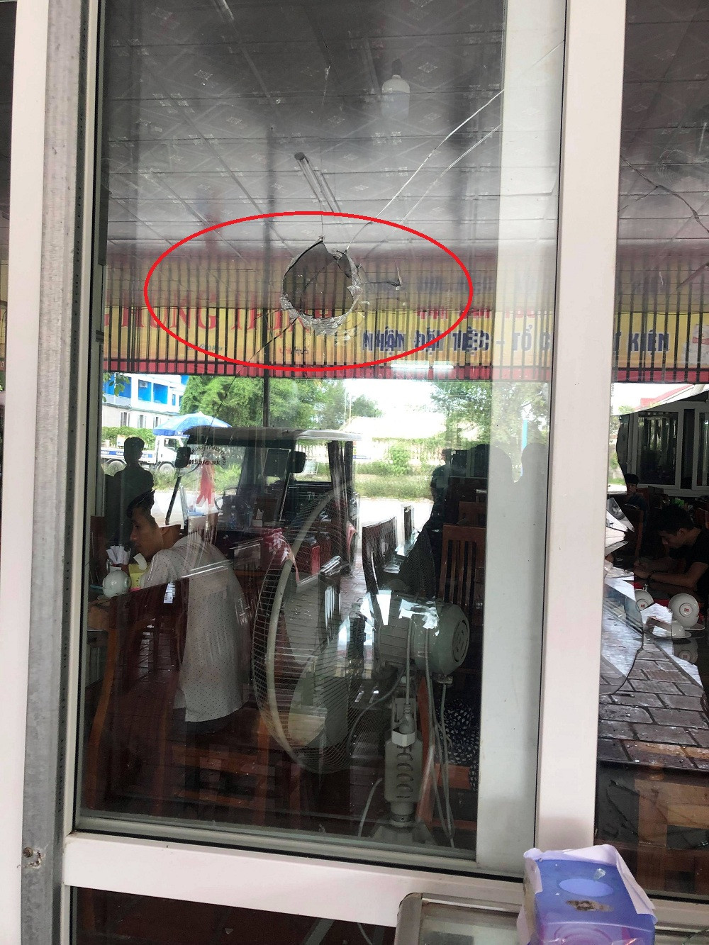 Hai Tien: Kinh hoang con do ua vao dap pha nha hang, dam chem nguoi-Hinh-3