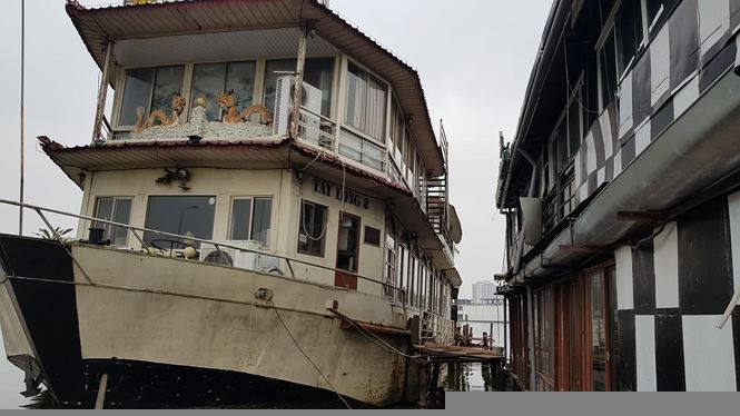 Đã đến lúc Hà Nội cần kiên quyết, triệt để hơn trong việc thanh thải những chướng ngại chiếm giữ mặt nước, gây ô nhiễm để trả lại hồ Tây vẻ đẹp tự nhiên, trở thành một điểm du lịch trung tâm như mong muốn của UBND thành phố.. *) Title do Kiến Thức biên tập lại