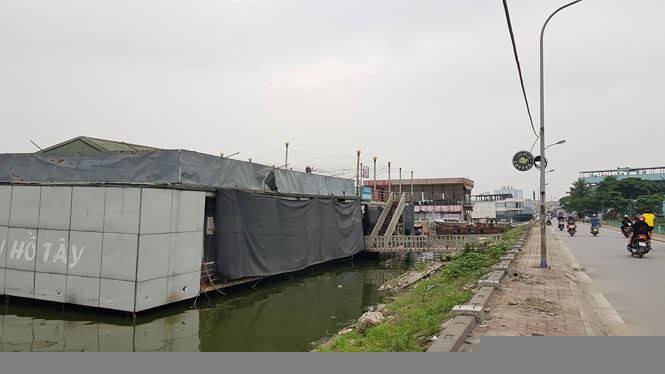 Theo khảo sát của một số doanh nghiệp như Tây Long đã chuyển nhà hàng lên bờ. Tuy nhiên hoạt động kinh doanh trên bờ èo uột, thua lỗ. Tuy nhiên, muốn đầu tư du thuyền xuống nước thì vẫn chưa có ý kiến nào của cơ quan chức năng nên doanh nghiệp đành "bất lực".