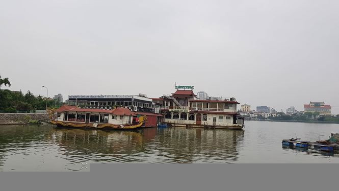 Đại diện UBND quận Tây Hồ cho biết, hiện nay quận vẫn đang thực hiện giữ nguyên hiện trạng. Còn định hướng tiếp theo như thế nào vượt quá thẩm quyền của UBND quận.