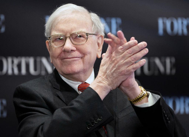 Sở hữu khối tài sản kếch xù nhưng Warren Buffett lại chọn lối sống giản dị và tiết kiệm. Nhà đầu tư huyền thoại này sống trong một ngôi nhà nhỏ được mua từ năm 1957 với giá trị 31.500 USD. Thậm chí, ông còn không sử dụng điện thoại thông minh. Ảnh: Omaha World-Herald.
