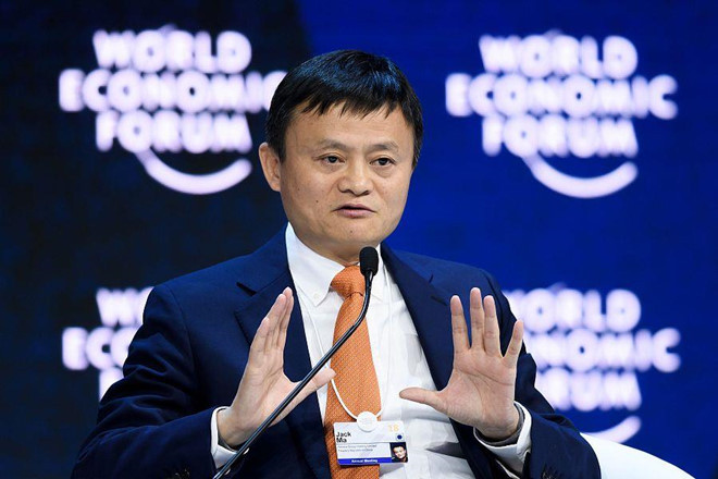 Jack Ma, người đứng đầu tập đoàn Alibaba cũng lựa chọn cách sống giản dị như bao người bình thường khác. Trong một cuộc phỏng vấn với phóng viên của Bloomberg, tỷ phú Trung Quốc nhấn mạnh: "Tôi chưa bao giờ nghĩ tôi là người giàu cả. Tôi chẳng có thứ gì giá trị bởi vì tôi rất ít khi tiêu tiền”. Ảnh: global.chinadaily.com.cn.