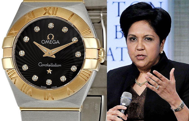 Indra Nooyi, cựu CEO của PepsiCo, là một trong những nữ giám đốc điều hành nổi tiếng nhất thế giới với gần 20 năm lãnh đạo tập đoàn này. Năm 2014, Nooyi đã góp mặt vào danh sách những người phụ nữ quyền lực nhất thế giới ở vị trí thứ 13, theo Forbes. Sau khi rời khỏi PepsiCo, bà đã tham gia vào ban giám đốc của Amazon. Đồng hồ của Nooyi sở hữu là Cartier Francaise. Được biết, chiếc đồng hồ này có giá 2.600 USD. Ảnh: Watchuseek Forums.