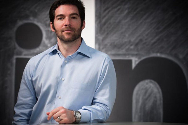 Jeff Weiner giữ chức vụ là CEO của LinkedIn từ năm 2009. Công ty này đã được Microsoft mua lại với giá 26,2 tỷ USD vào năm 2016. Đồng hồ của vị CEO này là chiếc Audemars Piguet Royal Oak. Nó được bán lẻ với giá 17.800 USD. Ảnh: VOX.