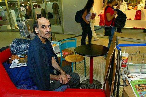 Nguoi dan ong mat ho chieu, danh song nho... san bay 18 nam