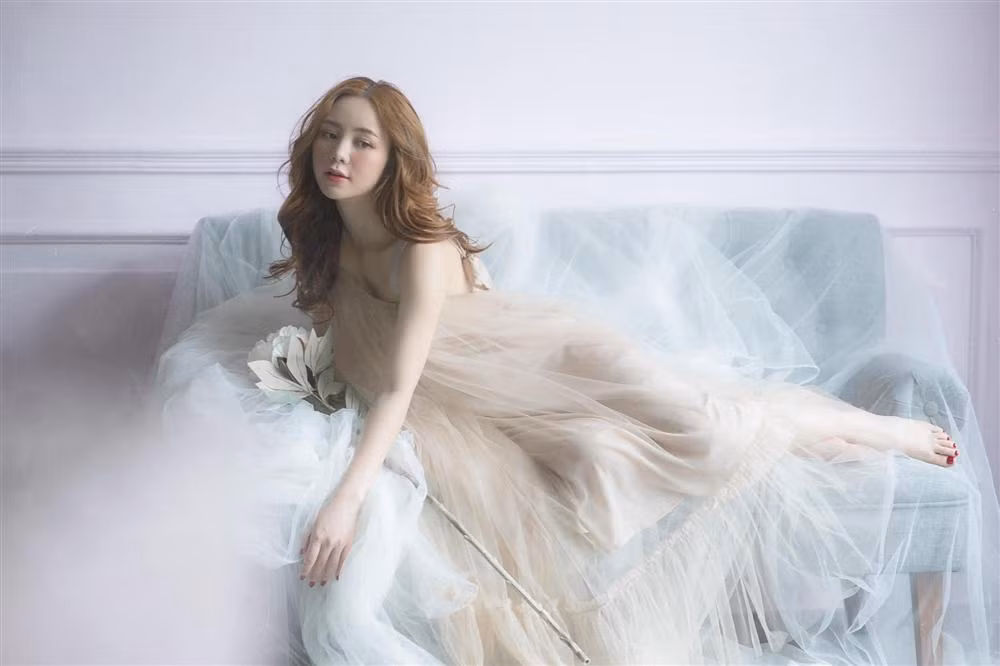 Quỳnh Kool hóa nàng thơ xinh đẹp trong bộ ảnh mới đây.