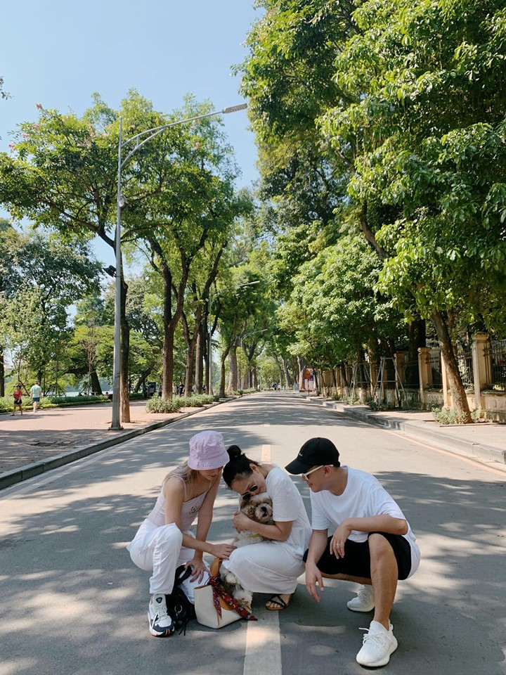 Phở đưa bạn gái và mẹ vợ tương lai đi dạo phố, góp mặt vào tin hot girl - hot boy Việt.