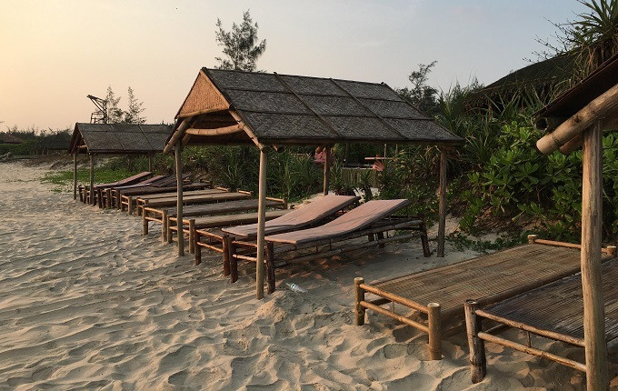 Gai ban hoa dau kho khi lo mang thai voi khach hang