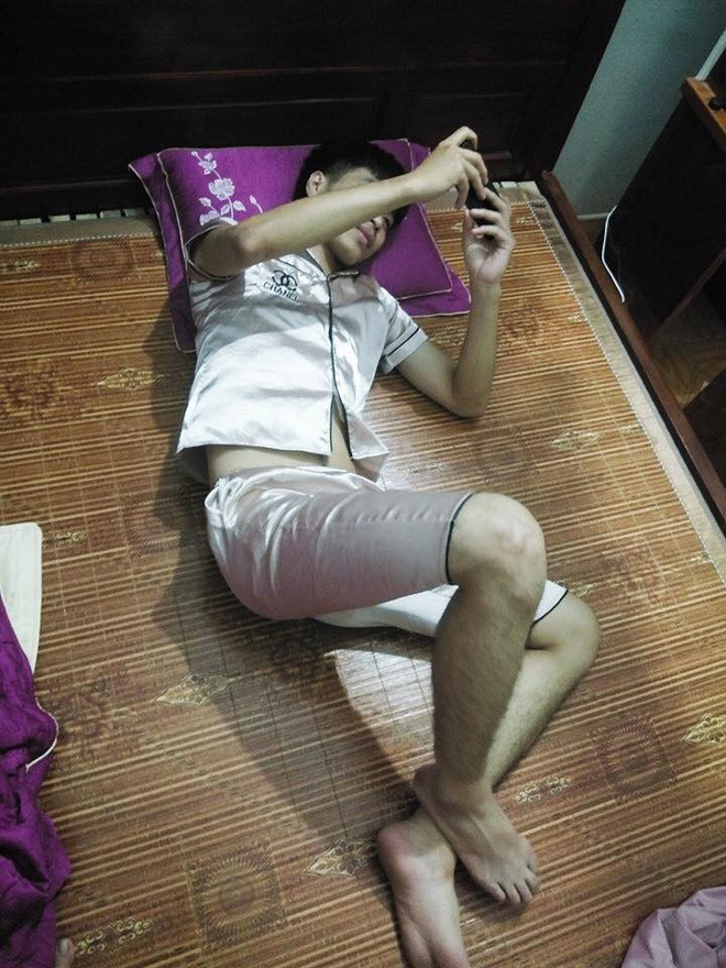 Thoi quen ky la cua chong khien do ngu cua vo bi buc chi