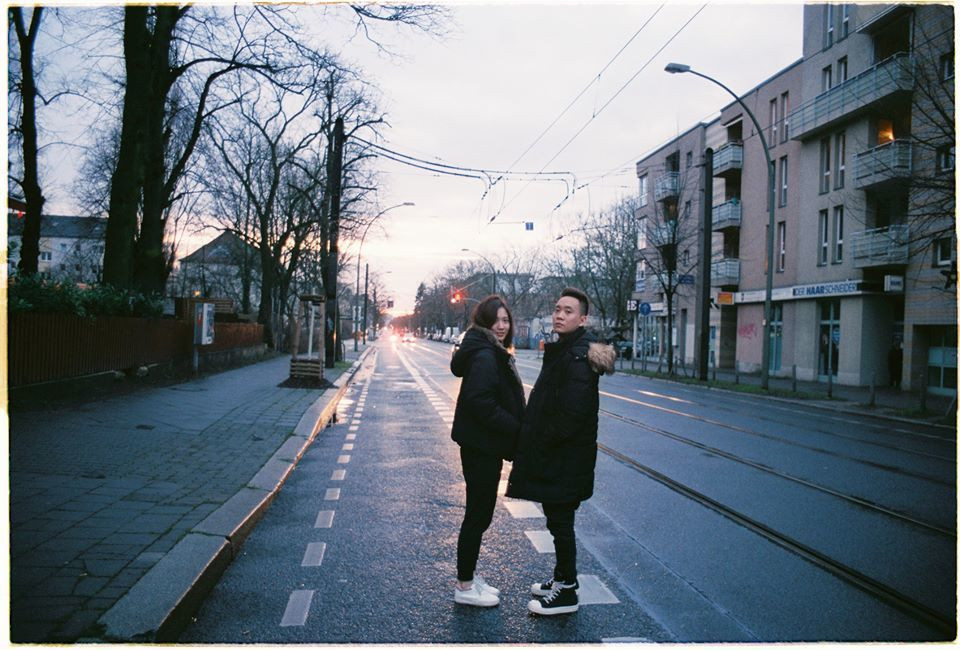 Dù không tham gia hoạt động nghệ thuật nhưng cô được giới trẻ yêu mến với gương mặt xinh xắn và chuyện tình đẹp với nam ca sĩ JustaTee.