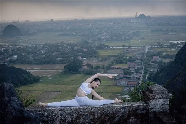 Để luyện tập được bộ môn này nhất định phải có đam mê và sự kiên trì lớn. Và ai cũng biết càng tập lâu thì các tư thế Yoga càng khó, càng đặc biệt.