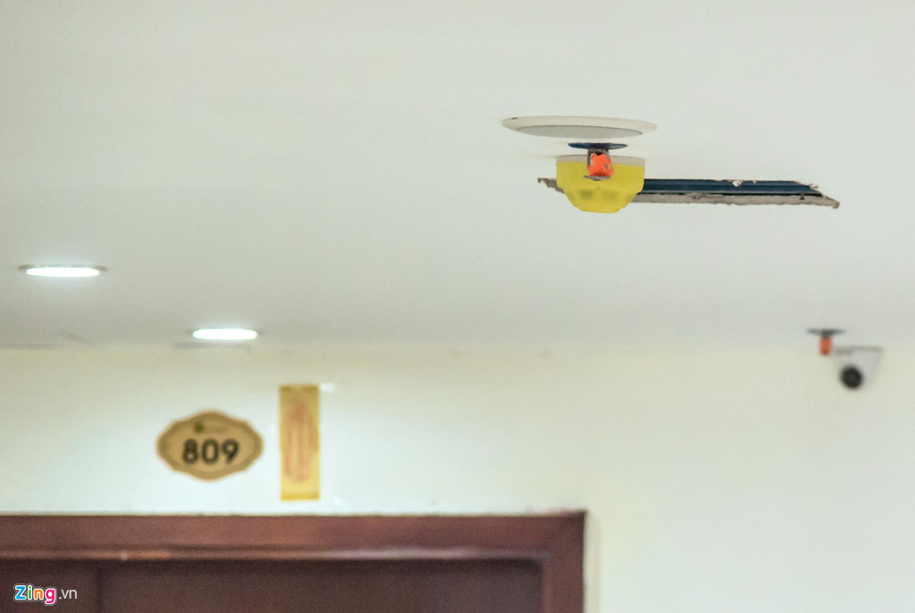 Tầng 5 đến 22 dành cho căn hộ của cư dân. Điều kỳ lạ là các vòi phun nước cảm ứng nhiệt lắp đặt nhưng không tháo chốt, các hộp cứu hoả ở tầng căn hộ thường chỉ có 1 đến 3 bình cứu hoả nhỏ.