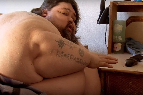 Chan doi, nguoi dan ong tuyet vong an cho... chet thi thoi-Hinh-2