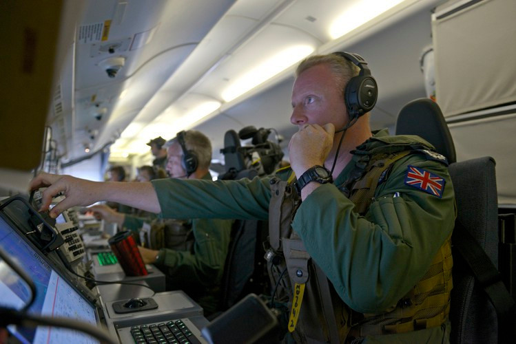 Các tên lửa như: Tên lửa đối hạm Harpoon, tên lửa tấn công mặt đất SLAM (hoặc AGM-65 Maverick), tên lửa không đối không AIM-9 Sidewinders (hoặc AIM-120 ARMAM) sẽ được gắn ở những điểm cứng dưới cánh máy bay.