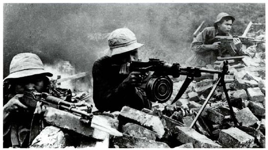 Trung liên RPD có chiều dài 1.037m, chiều dài nòng 520mm. Tuy là một loại vũ khí có hỏa lực mạnh nhưng nhược điểm là chúng khá năng khi lên tới 10kg nếu nạp đầy đạn.