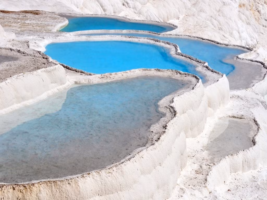  Thổ Nhĩ Kỳ: Đến quốc gia này, du khách sẽ được chiêm ngưỡng những thánh đường, lâu đài lộng lẫy, cùng các kỳ quan thiên nhiên như Pamukkale (Lâu đài bông).