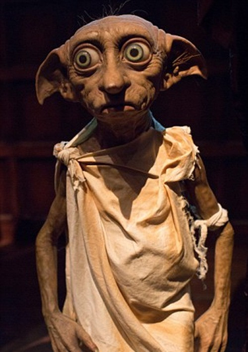 Nhân vật Dobby, quái vật gia tinh rất được yêu thích trong series phim "Cậu bé phù thủy Harry Potter".