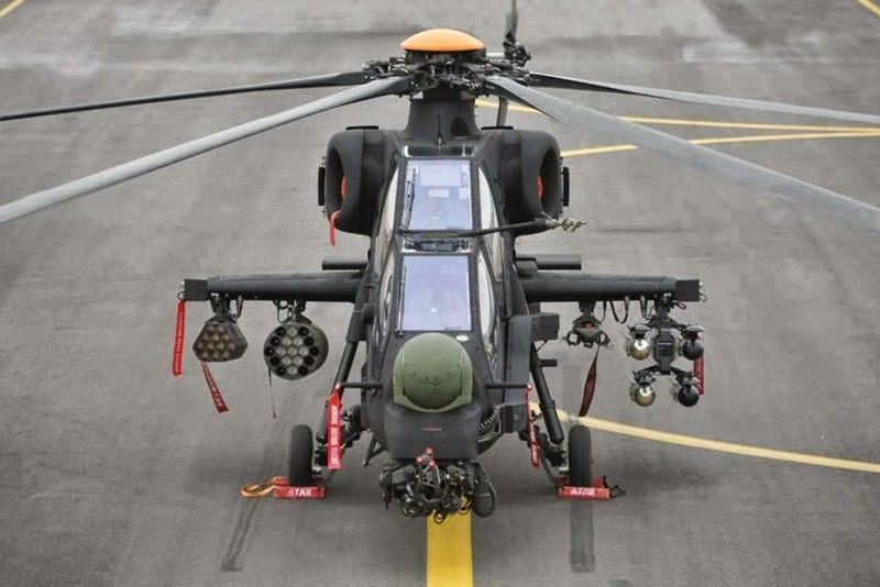 Trực thăng tấn công T129 ATAK của Thổ Nhĩ Kỳ có chiều dài 12,2 m; chiều cao 3,4 m; đường kính rotor chính 11,9 m; trọng lượng cất cánh tối đa 5.000 kg.