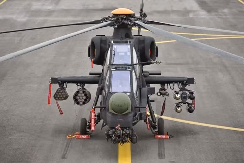 Trực thăng tấn công T129 ATAK của Thổ Nhĩ Kỳ có chiều dài 12,2 m; chiều cao 3,4 m; đường kính rotor chính 11,9 m; trọng lượng cất cánh tối đa 5.000 kg.