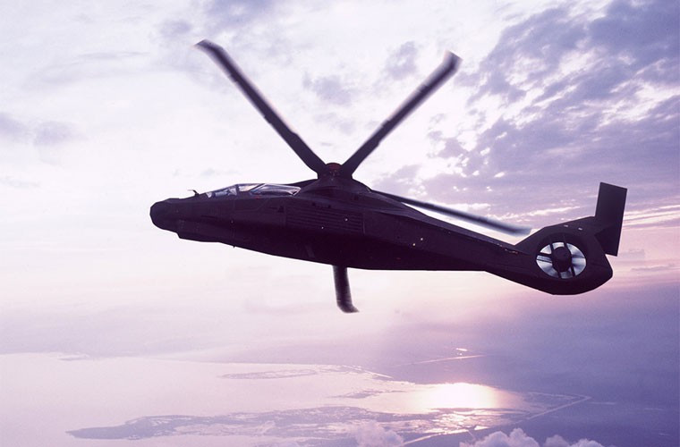 RAH-66 được trang bị hệ thống “fly-by-wire” kỹ thuật số cho phép kiểm soát trạng thái của trực thăng tốt hơn. Ngoài ra nó còn được trang bị hệ thống thông tin liên lạc đa kênh mạnh mẽ, hệ thống liên lạc vệ tinh cùng hệ thống liên kết dữ liệu trong thời gian thực.