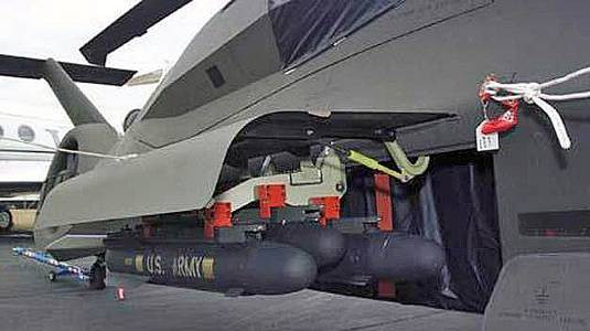 Hai khoang vũ khí bên trong thân có thể mang theo 6 tên lửa chống tăng AGM-114 Hellfire, hoặc 12 tên lửa phòng không tầm thấp AIM-92 Stinger.