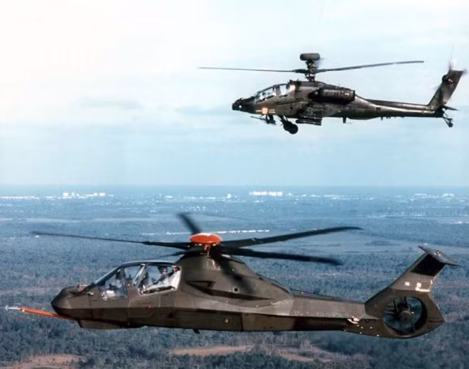 Đặc biệt, RAH-66 có phạm vi hoạt động tới 2.200km, phạm vi hoạt động này tương đương với một chiếc tiêm kích. Nhờ phạm vi hoạt động xa, RAH-66 có thể thực hiện nhiệm vụ trên một phạm vi rất rộng, nó có thể bay thẳng đến chiến trường mà không cần các phương tiện vận chuyển hỗ trợ khác đến địa điểm tập kết trước.