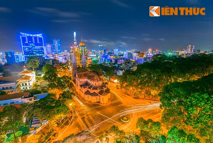 Nhà thờ Đức Bà, Bưu điện thành phố, khu trung tâm quận 1 nhìn từ trên cao.