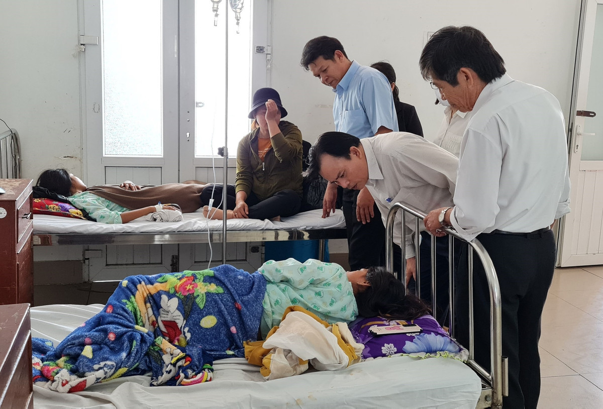 Sau khi bị đánh, T có dấu hiệu đau đầu nên được gia đình đưa đến Bệnh viện Đa khoa Ninh Thuận cấp cứu. Công an huyện Ninh Phước xác định có 2 nữ sinh bị đánh phải nhập viện, gồm: em Đ.N.G.T (học sinh lớp 7) và em H.T.K.T (học sinh lớp 6, cùng học ở Trường THCS Trương Định). Nguyên nhân do Đ.T.T (15 tuổi, ở thị trấn Phước Dân) có mâu thuẫn với người tên Na, bạn của Đ.N.G.T và H.T.K.T. Đ.T.T tuyên bố ai chơi với Na thì bị “ăn đòn”. Sau đó, Đ.T.T cùng với 3 thiếu nữ khác đi tìm Đ.N.G.T và H.T.K.T để đánh. Hiện vụ việc đang được cơ quan chức năng điều tra, làm rõ. 