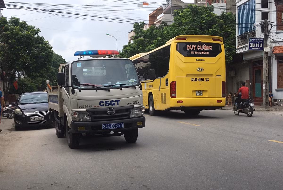 Nguyên nhân vụ tai nạn đang được đội CSGT TP Hải Dương điều tra làm rõ.