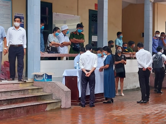 Theo lời khai của anh Mai Thế Duy, thời điểm ngày 18/11/2014, khi anh cùng mẹ, bà Giang và 1 người nam giới đến trụ sở Công an phường Trần Lãm để giải quyết việc giữa bà Lý và bà Giang. Thời điểm đó, Công an phường đang họp, mọi người vào phòng tiếp dân ở tầng 1 ngồi. Khoảng 10 phút sau, Đường Nhuệ đến và đi vào phòng tiếp dân, Đường đã chửi bà Lý và anh Duy. Sau đó Đường Nhuệ dùng tay trái đánh một nhát mặt bên phải của anh Duy làm anh gục đầu xuống.